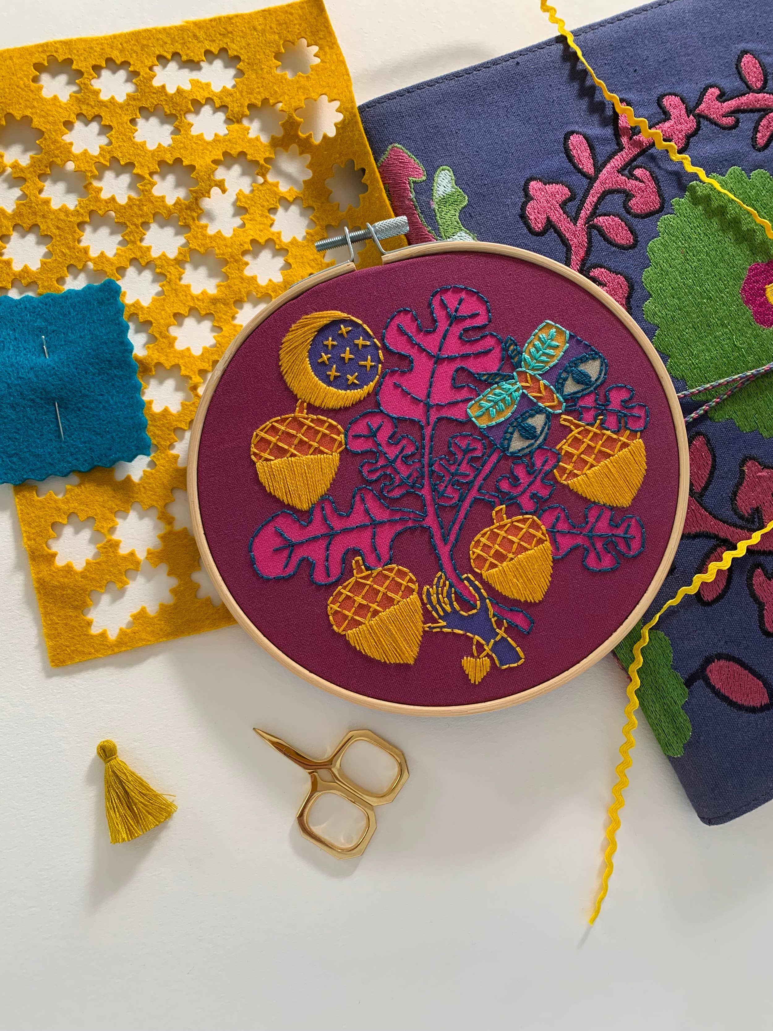 Acorns Embroidery Kit - Handcraft Harbor