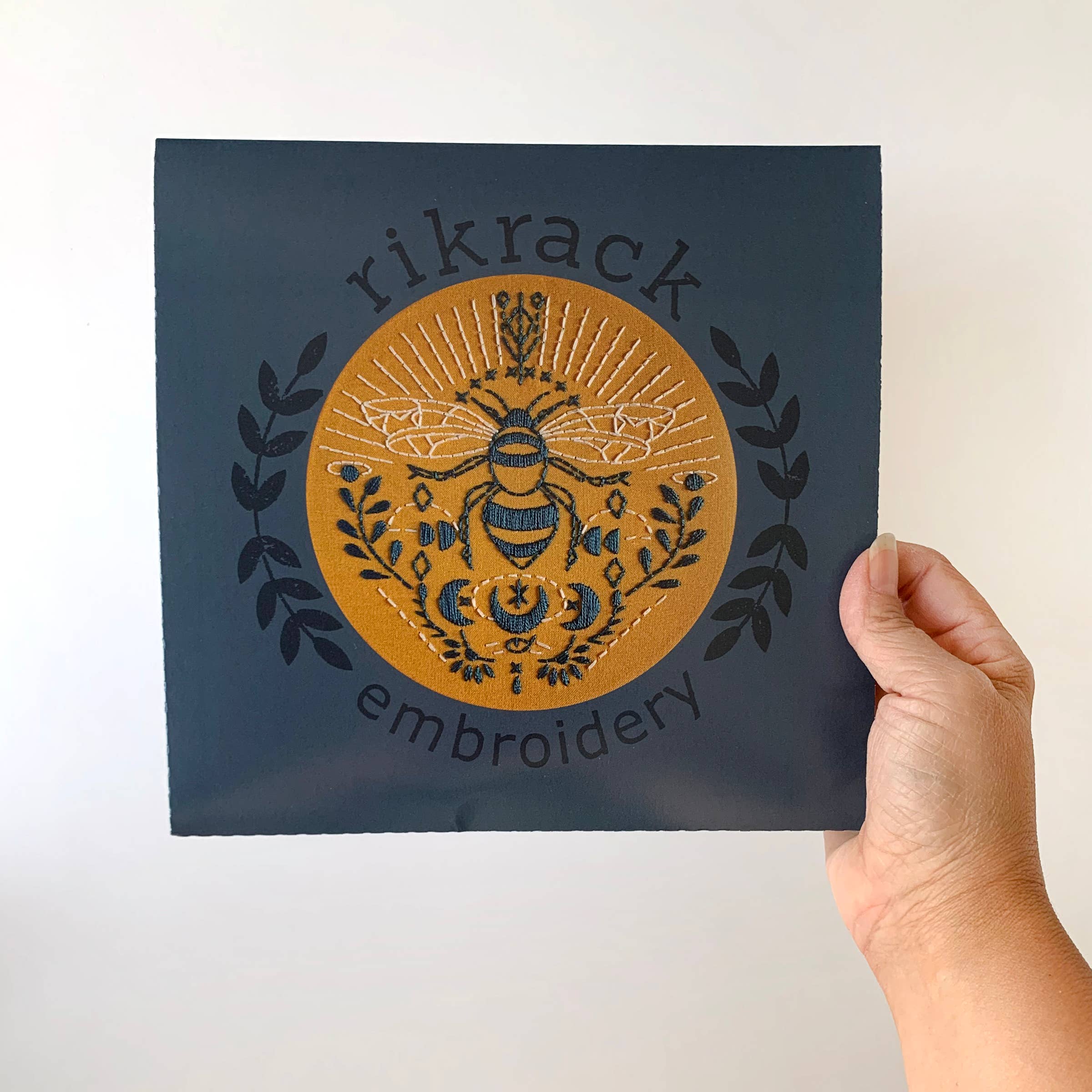 Bee Embroidery Kit - Handcraft Harbor
