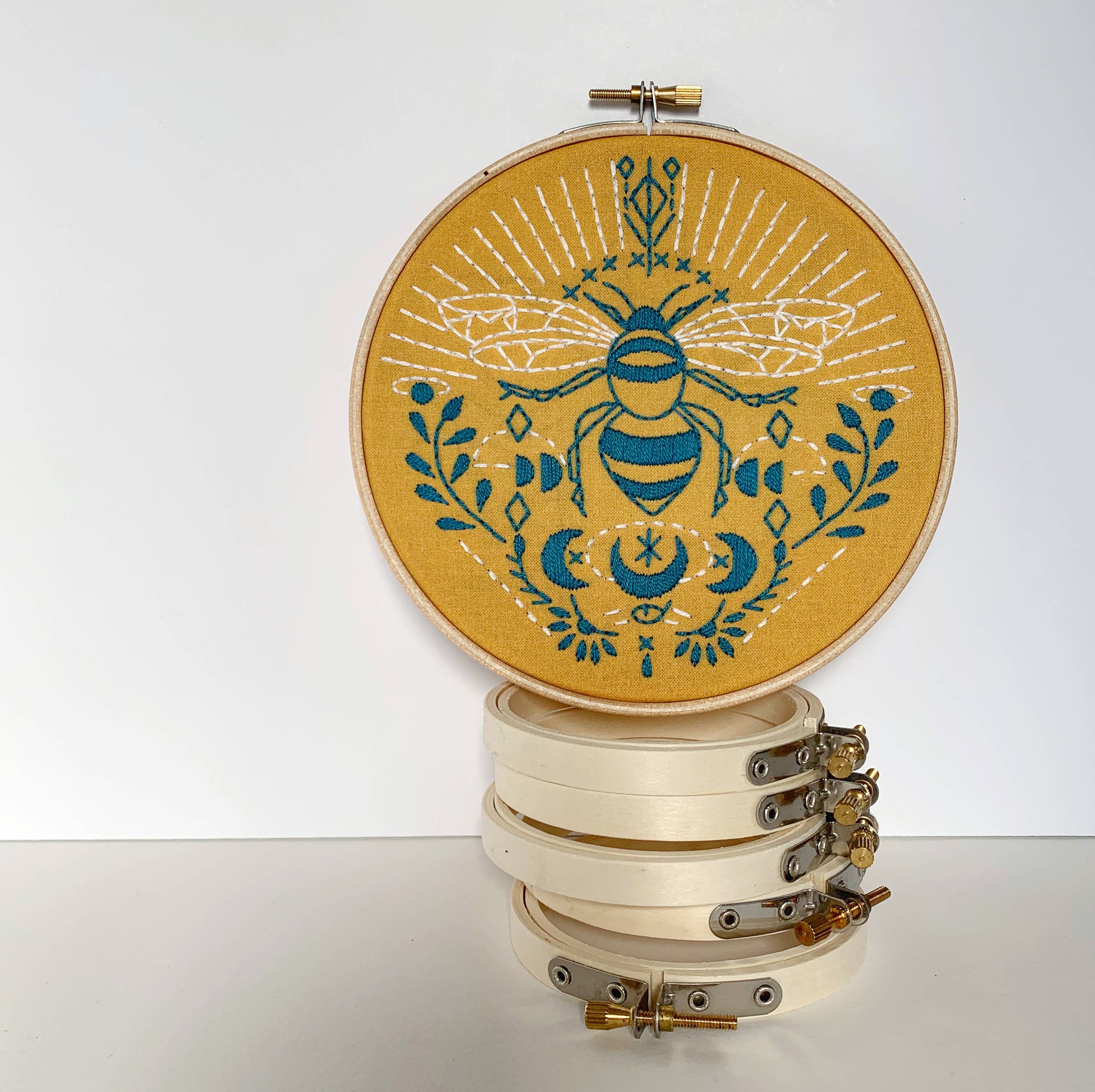 Bee Embroidery Kit - Handcraft Harbor