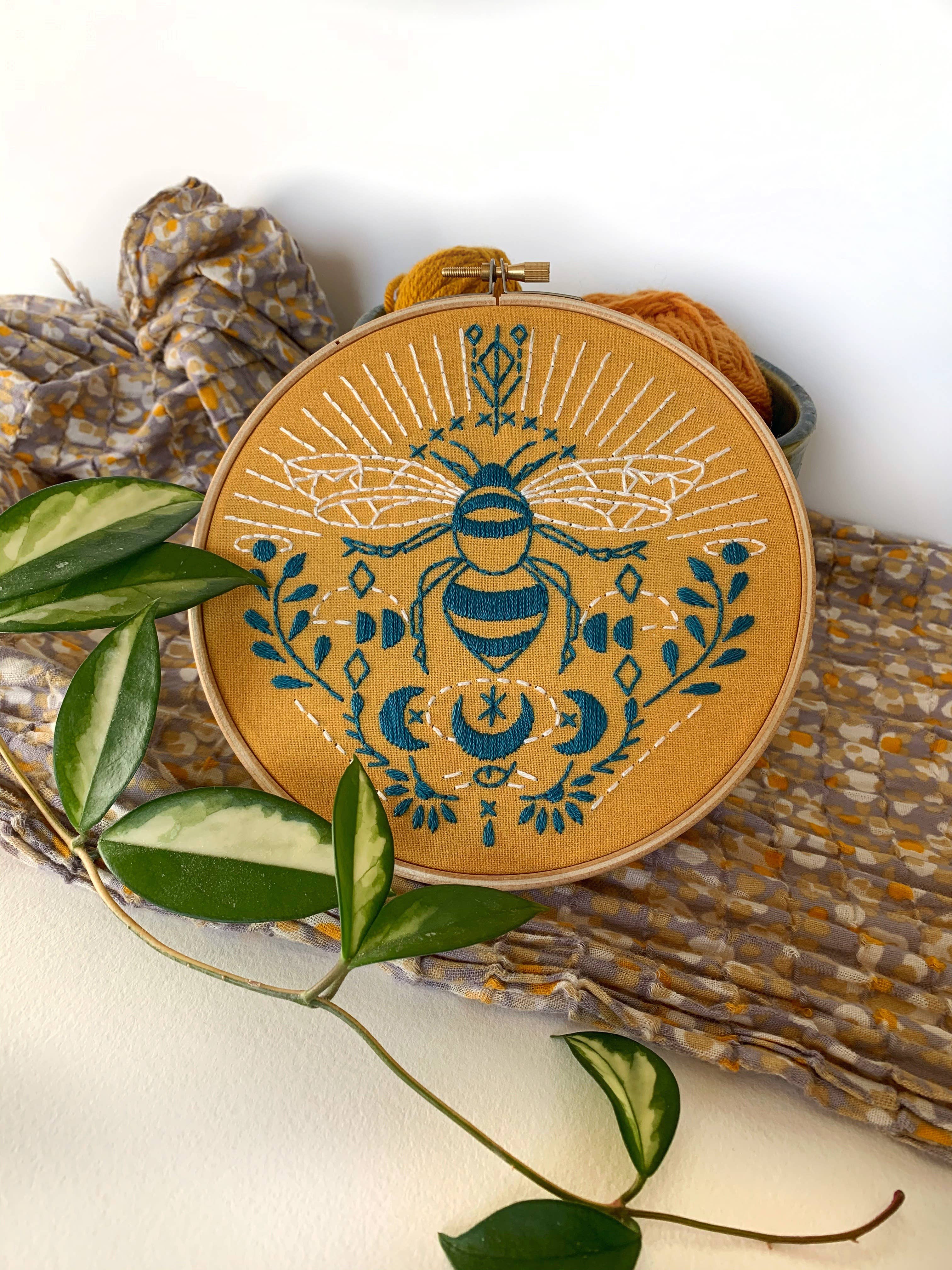 Bee Embroidery Kit - Handcraft Harbor