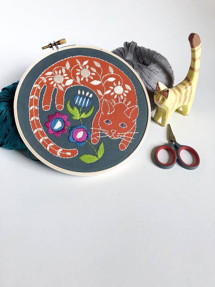 Garden Cat Embroidery Kit - Handcraft Harbor