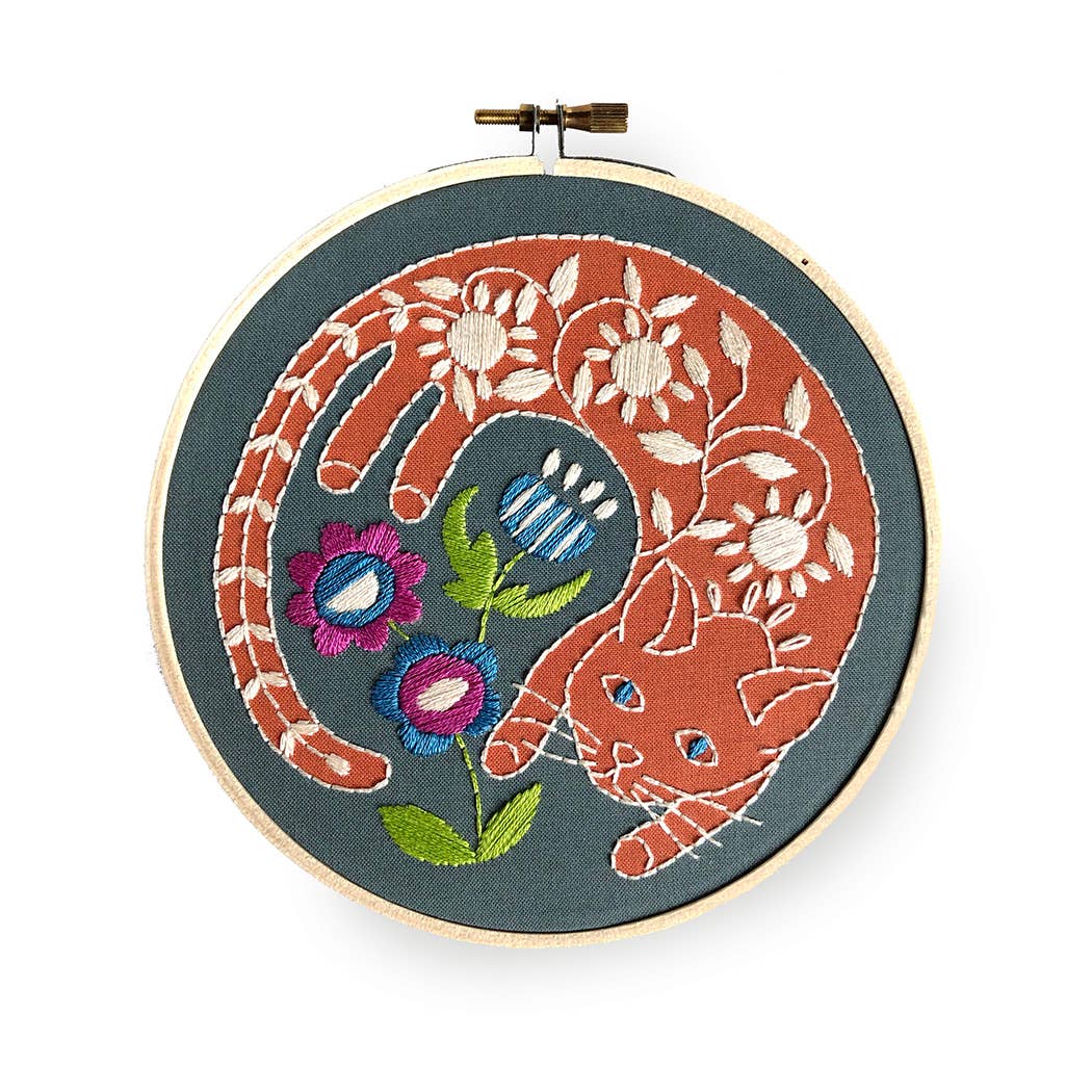 Garden Cat Embroidery Kit - Handcraft Harbor