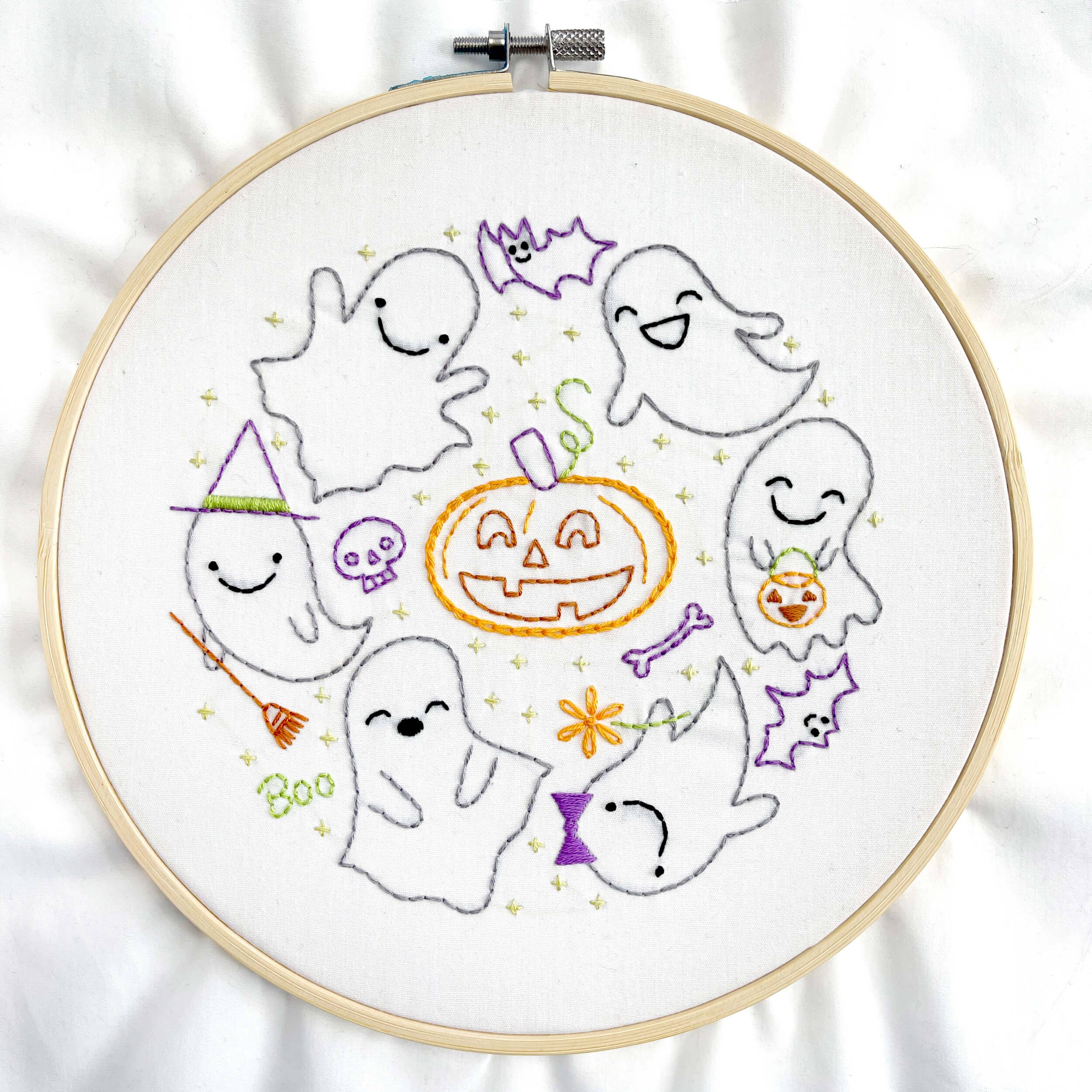 Ghost Friends 8" Embroidery Kit - Handcraft Harbor