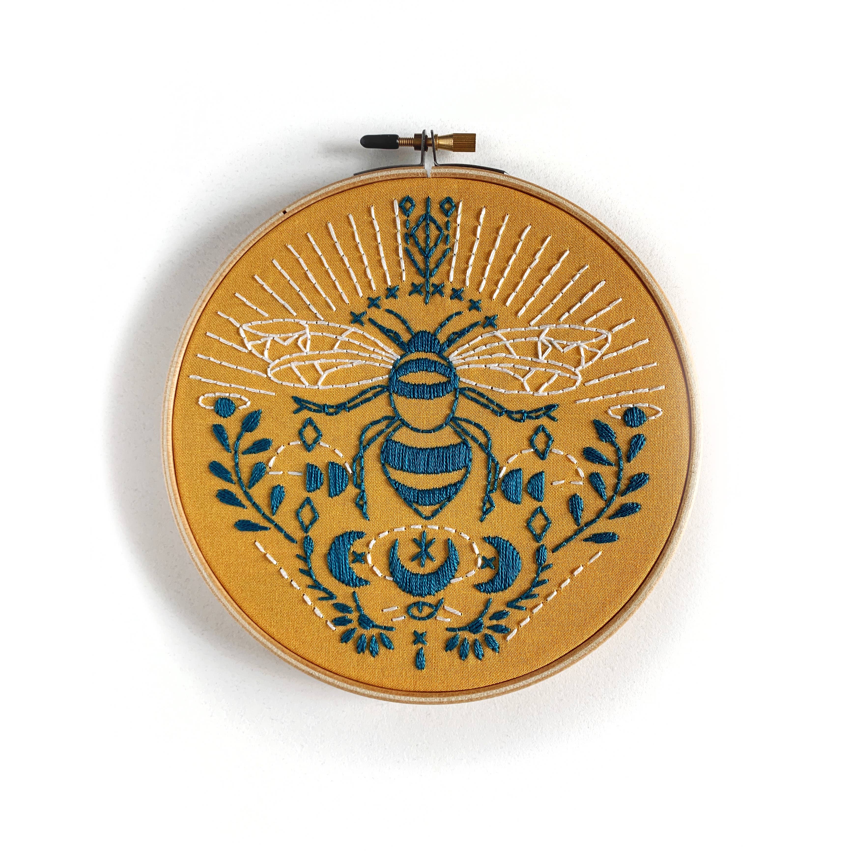 Bee Embroidery Kit - Handcraft Harbor