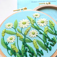 Daisy Field Beginner Embroidery Kit - Handcraft Harbor